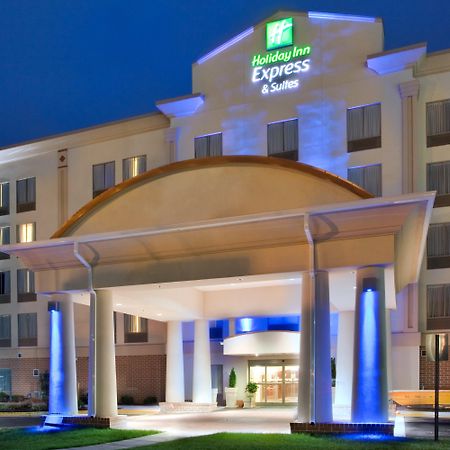 Holiday Inn Express Hotel&Suites Fredericksburg Exterior foto