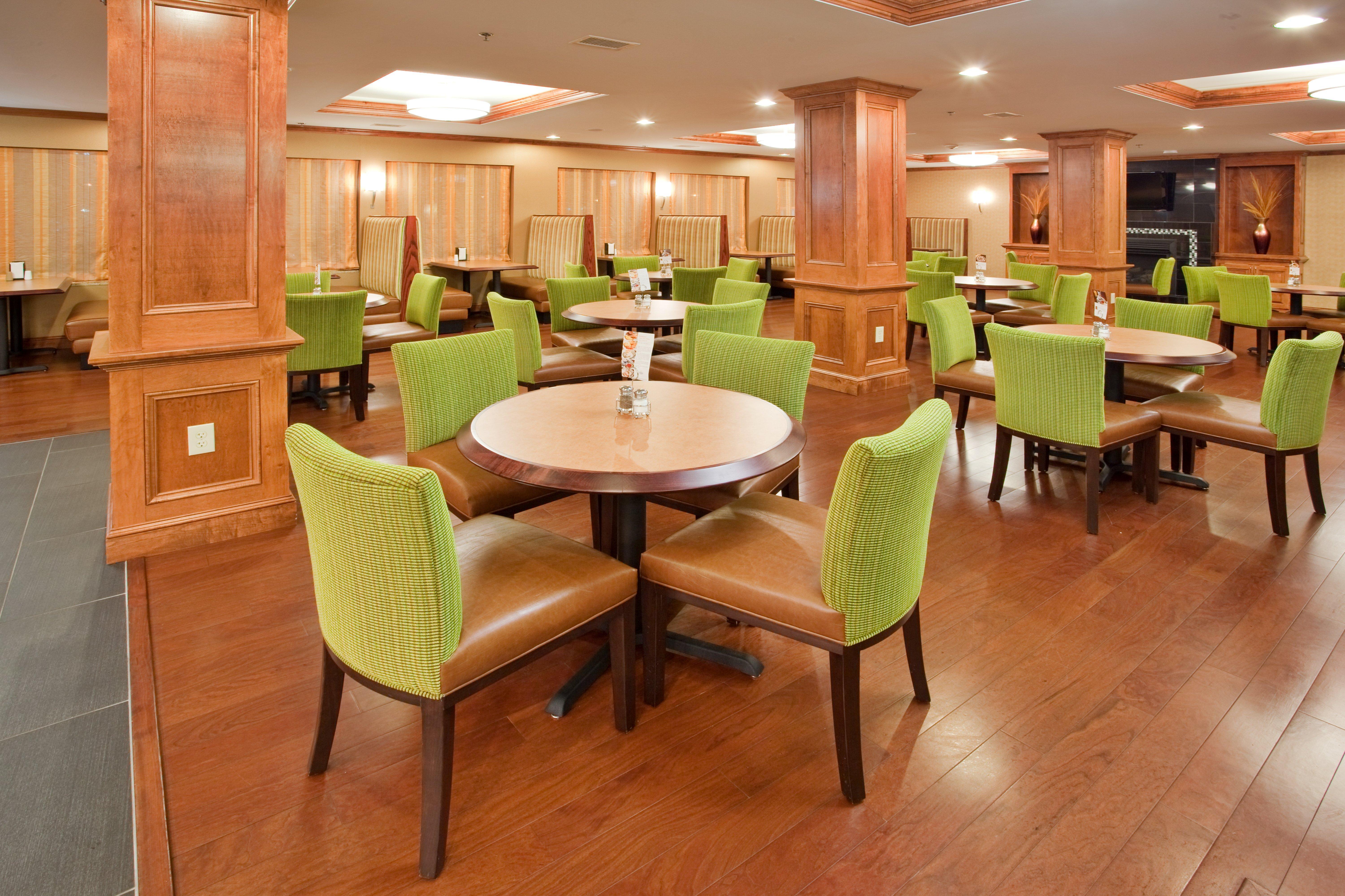 Holiday Inn Express Hotel & Suites Fredericksburg By Ihg Exterior foto