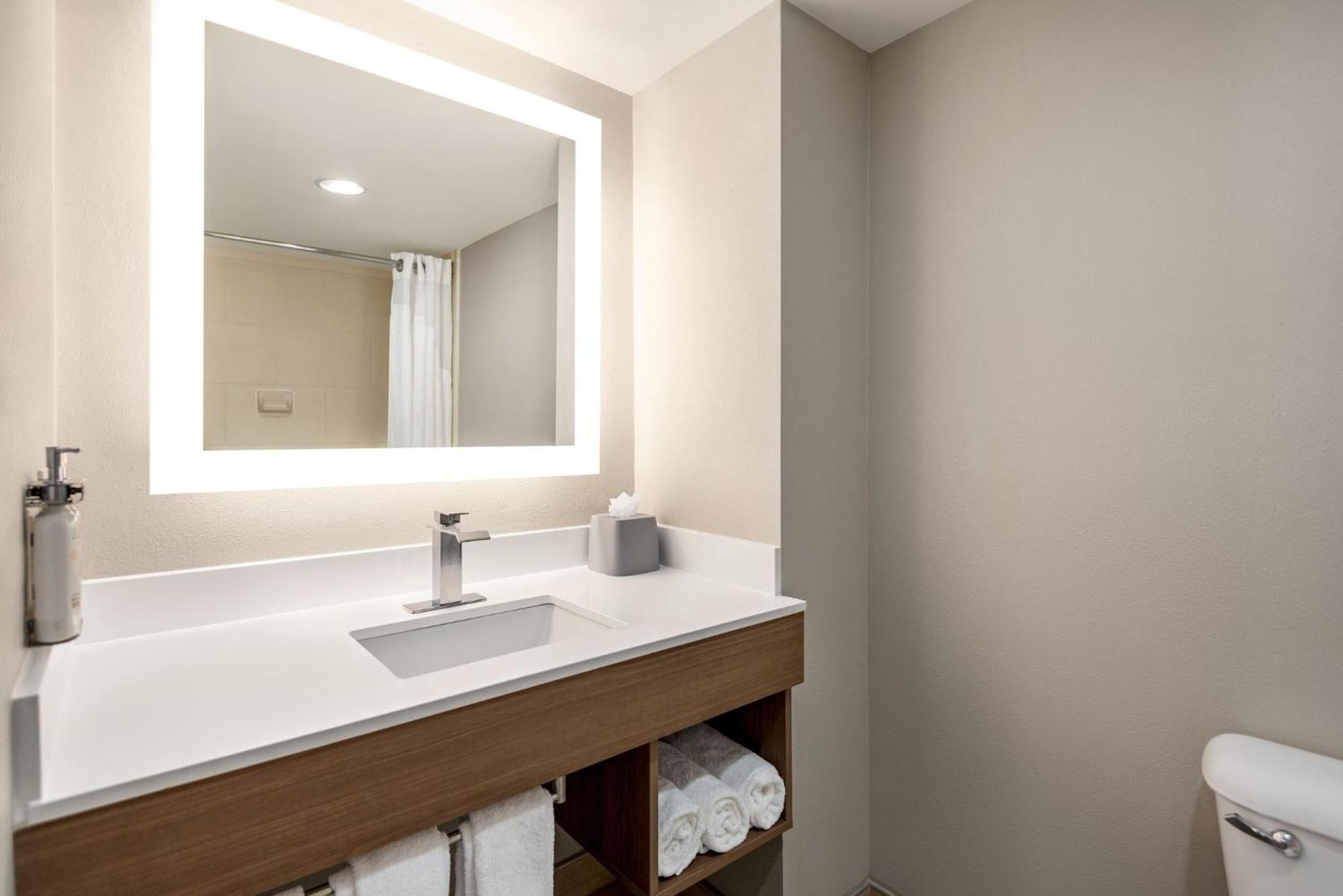 Holiday Inn Express Hotel & Suites Fredericksburg By Ihg Exterior foto